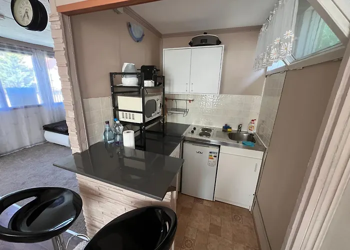 Maya Vendeghaz Semesterbostad *